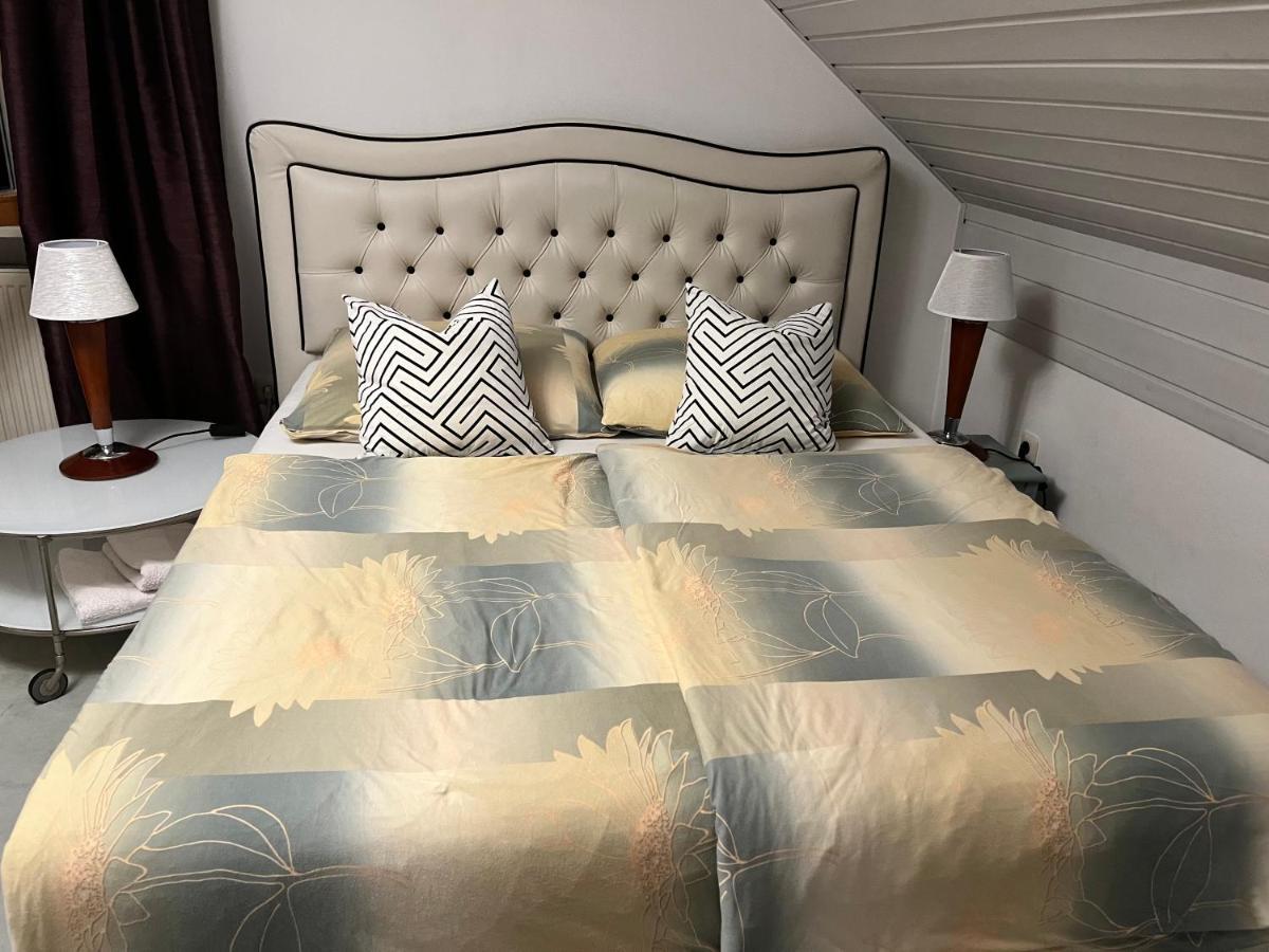 Zimmer Zum Wohlfuehlen Eching  Exteriör bild